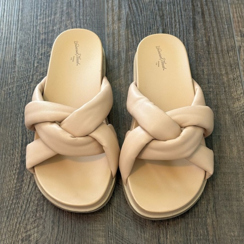 Universal thread sandals